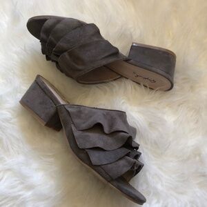 Adorable Charcoal Gray Ruffle Qupid Sandals NWOT